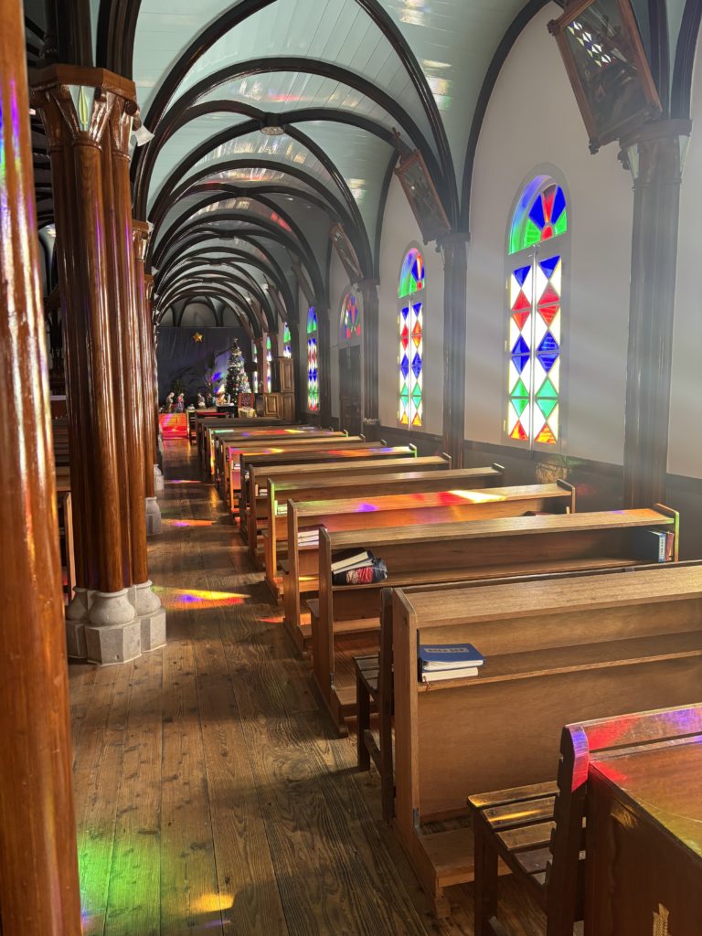 教会　ステンドグラス　画像